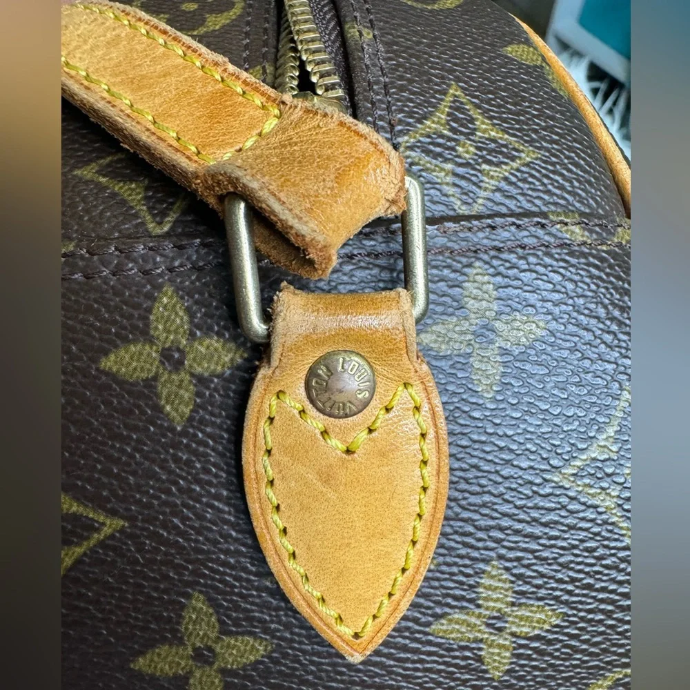 [SOLD] LV Monogram Crossbody Bag - Picture 5 of 16